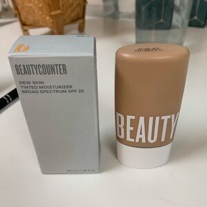 Beautycounter Dew Skin NIB tinted moisturizer broad spectrum SPF 20 Color #4